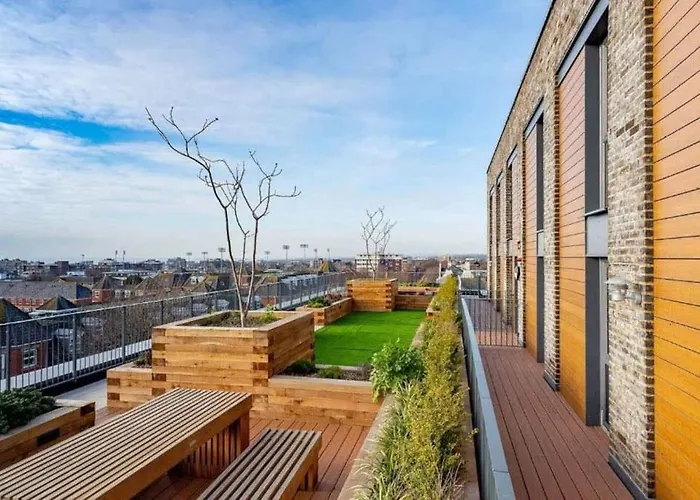 Luxury 1 Bedroom Flat With Balcony - St Anne\'S