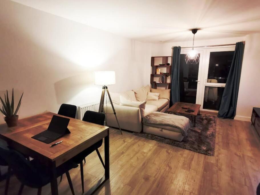 Luxury 1 Bedroom Flat With Balcony - St Anne's