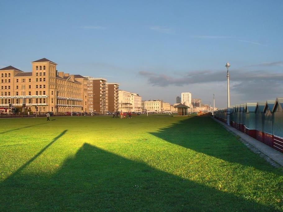 Luxury 1 Bedroom Flat With Balcony - St Anne's Apartment