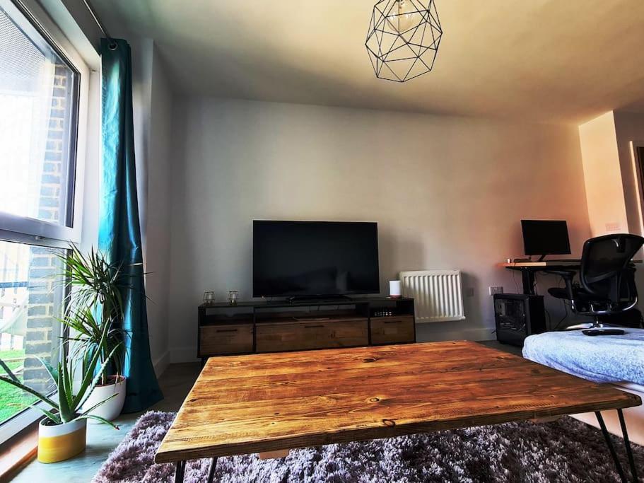 Luxury 1 Bedroom Flat With Balcony - St Anne's