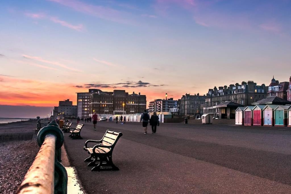Apartment Luxury 1 Bedroom Flat With Balcony - St Anne's